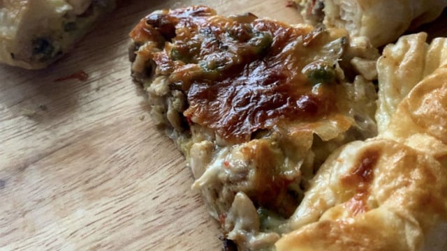 Bildiklerinizden Farklı: Mantarlı Tavuklu Börek