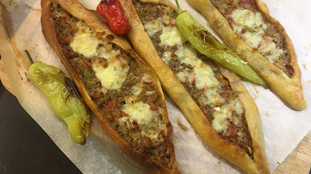 Az Maya Çok Lezzet: Kıymalı Kaşarlı Pide