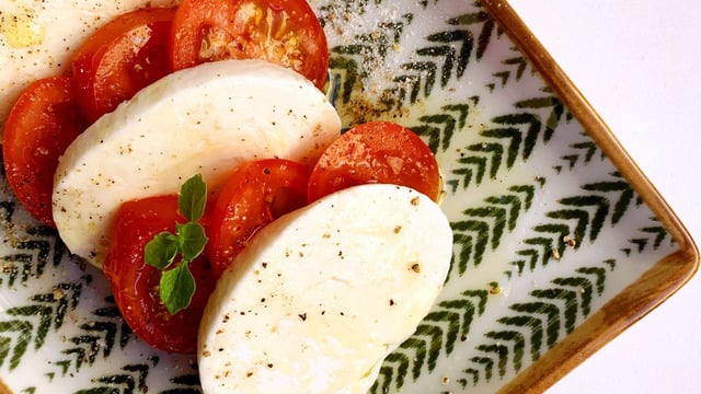 Adım Adım Anlatımı ve Püf Noktalarıyla: Evde Mozzarella Nasıl Yapılır?