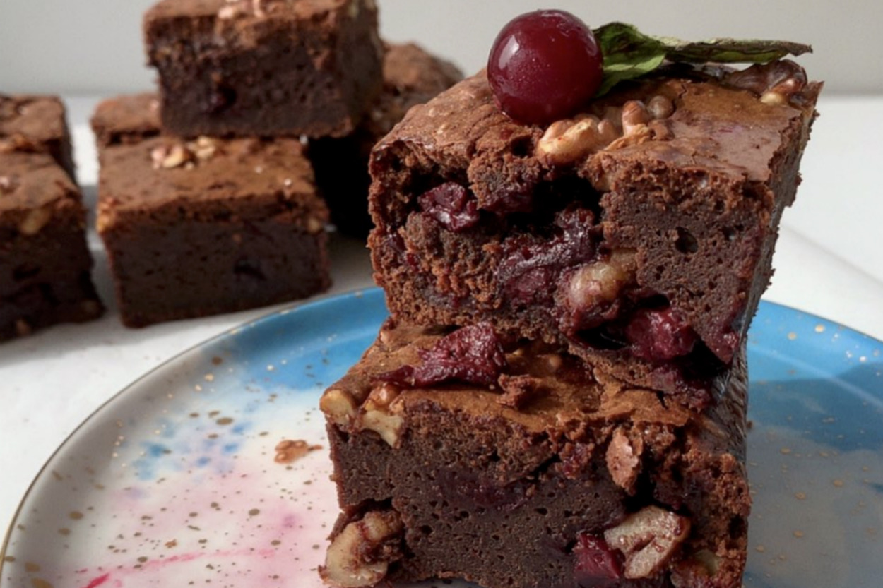 Favori Lezzet: Vişneli ve Cevizli Brownie