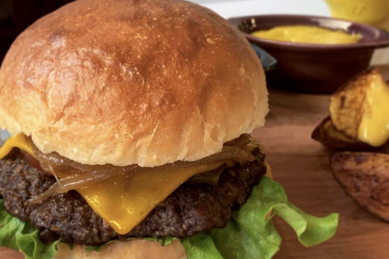 Puf Ekmeğiyle: Ev Yapımı Hamburger