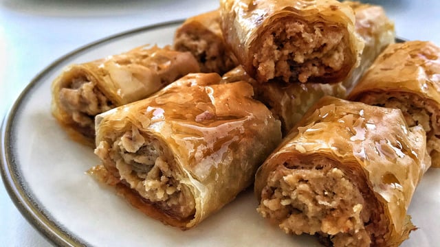 Bildiklerinizden Farklı: Fındık Ezmeli Baklava