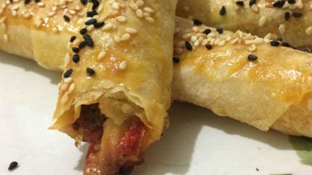 Yakıştı: Biberli Sucuklu Paçanga Böreği