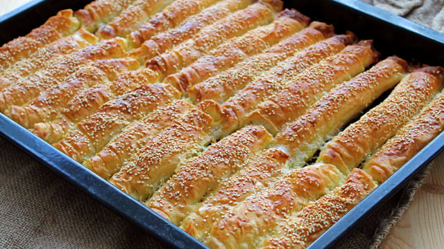 Yanına Çay Gerek: Sodalı Rulo Börek