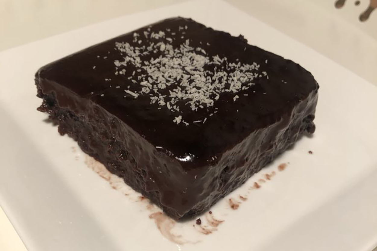 Bir Dilimi Yetmeyecek: Brownie Tadında Islak Kek