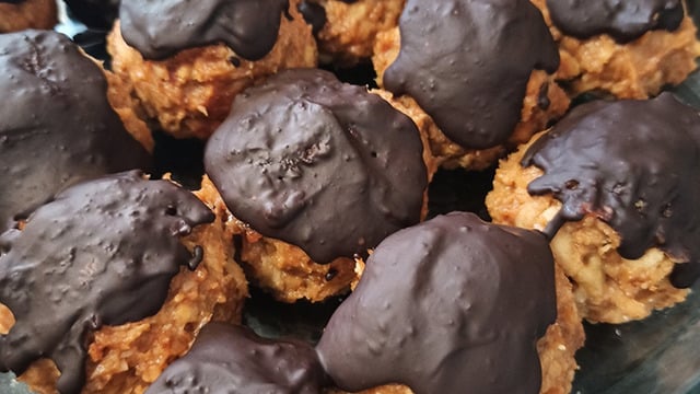 Hafif ve Lezzet Dolu: Elmalı Muzlu Fit Toplar