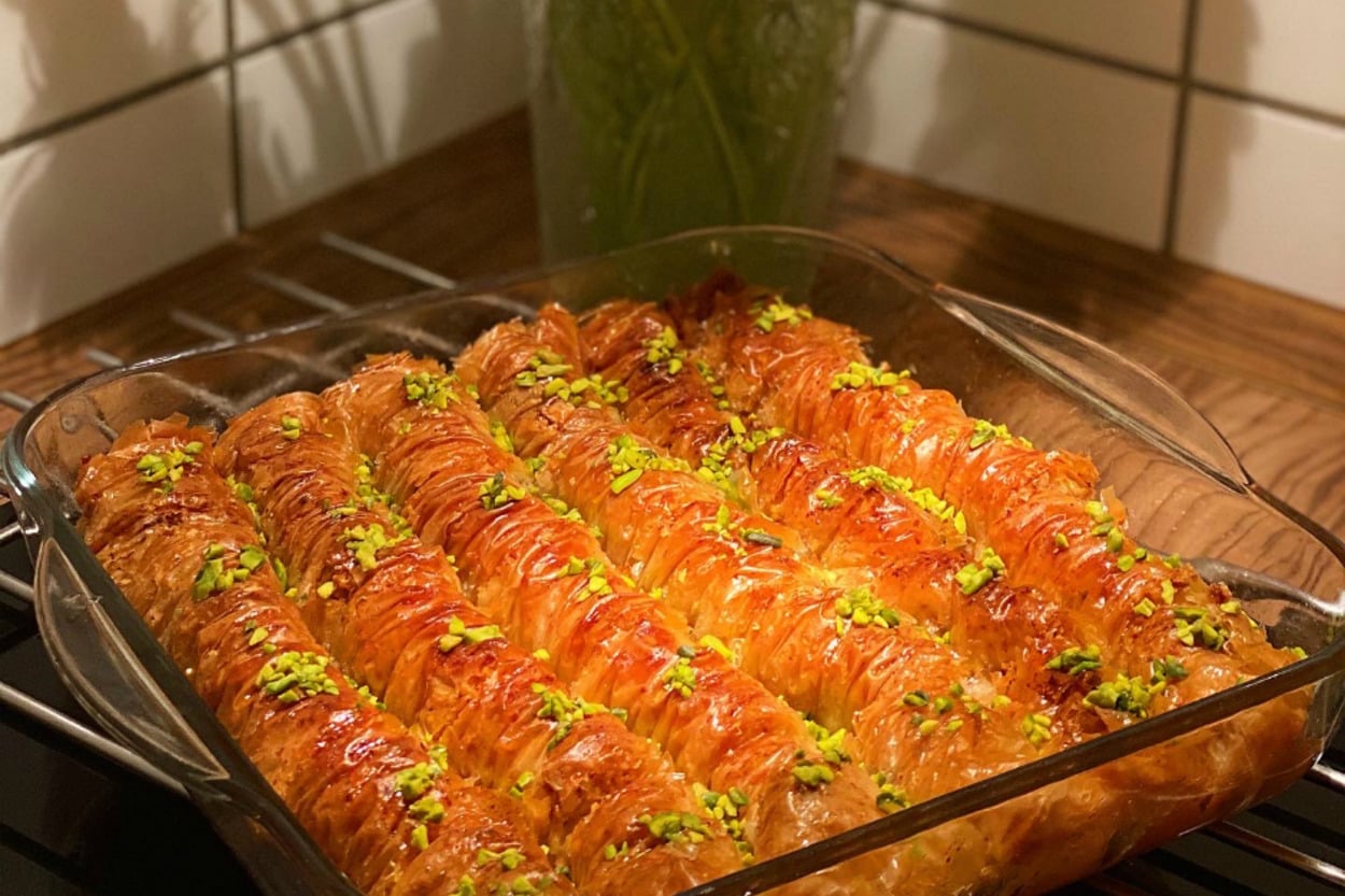 Hazır Yufkadan Yapılır, Hemen Fırına Girer: Burma Baklava