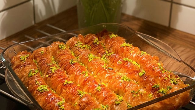 Hazır Yufkadan Yapılır, Hemen Fırına Girer: Burma Baklava