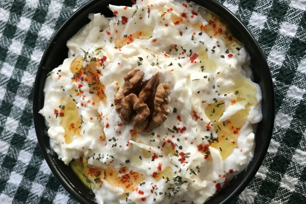 Kış Aylarına: Yoğurtlu Kereviz Salatası