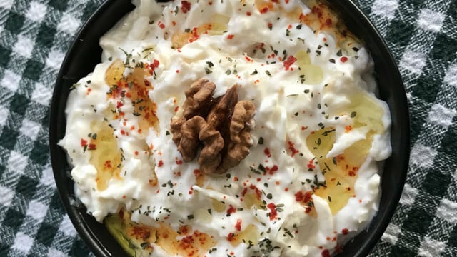 Kış Aylarına: Yoğurtlu Kereviz Salatası
