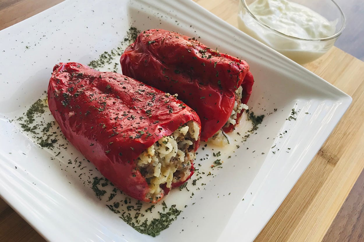 Enfes Aromasıyla: Kırmızı Biber Dolması