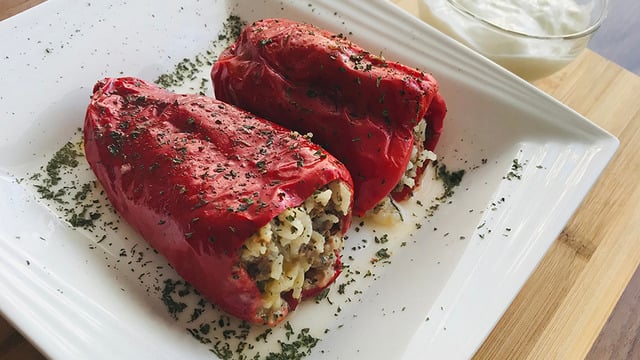 Enfes Aromasıyla: Kırmızı Biber Dolması