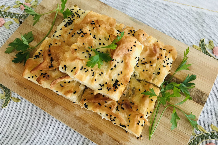 Karışık Soslu Börek Tarifi