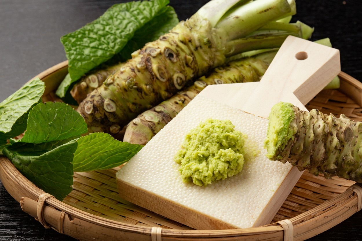 Dünyanın En İddialı Acılarından Biri O:  Wasabi Nedir, Nasıl Hazırlanır ve Tüketilir?