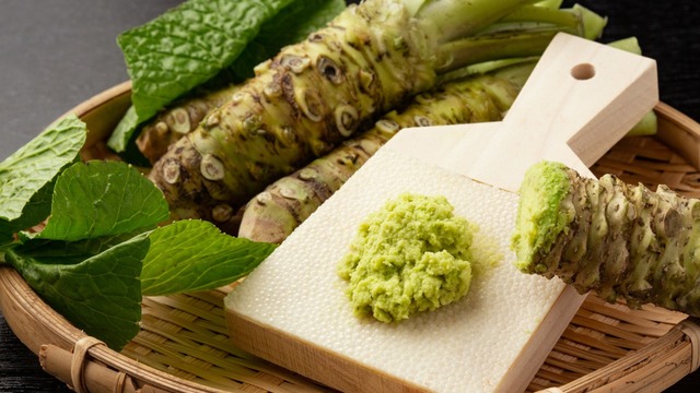 Dünyanın En İddialı Acılarından Biri O:  Wasabi Nedir, Nasıl Hazırlanır ve Tüketilir?