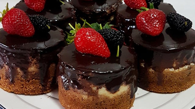 Porsiyonluk Lezzet: Çikolatalı Ebruli Cheesecake