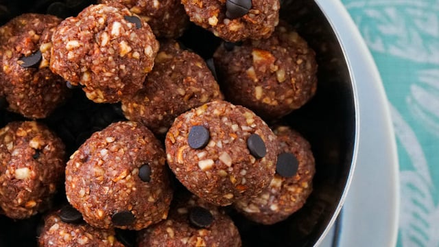 5 Dakikada Hazır: Pişmeyen Fit Brownie Topları