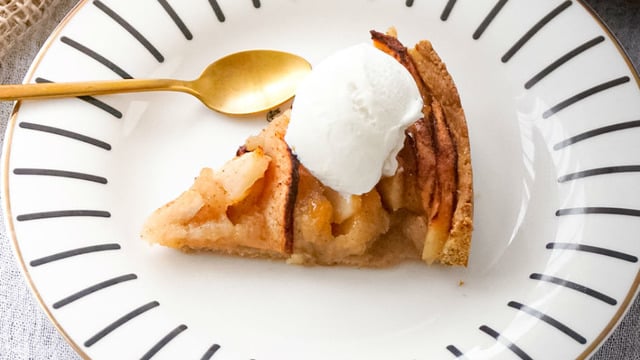 Diyettekiler Eklesin: Şekersiz Elmalı Tart