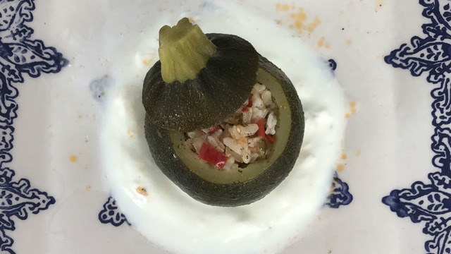 Yoğurt Eşliğinde: Girit Kabağı Dolması