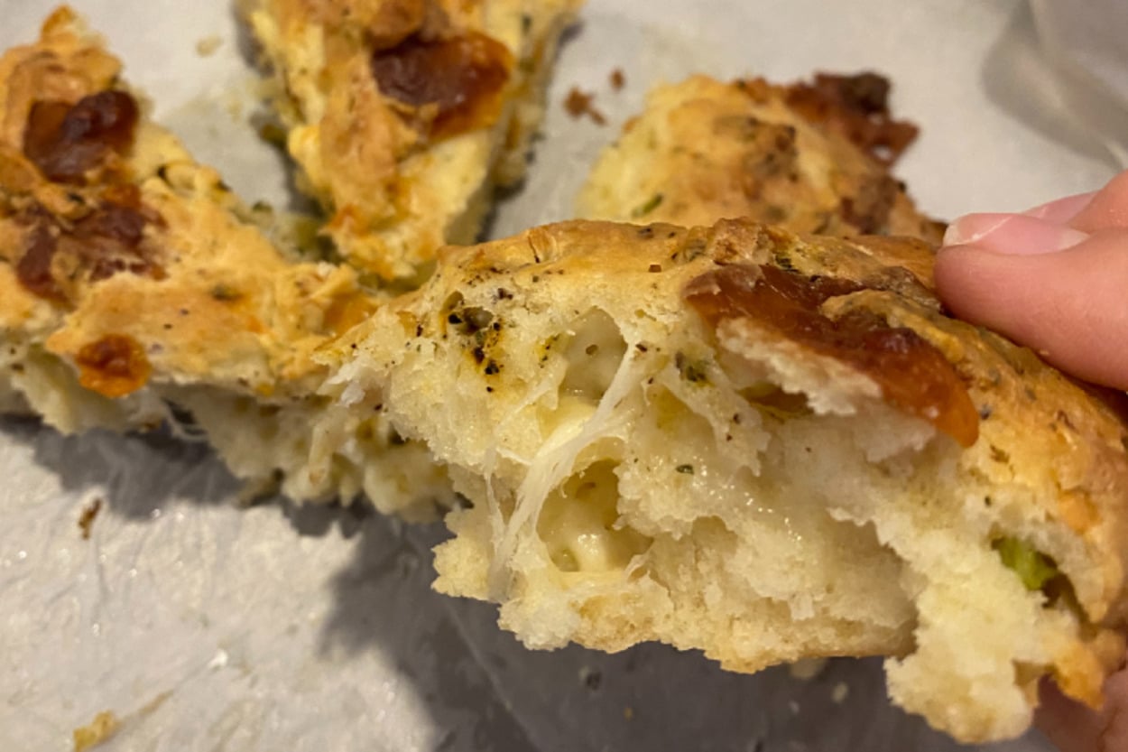 Mis Kokusu İştah Açar: Taze Soğanlı Scone