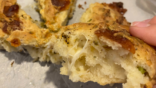 Mis Kokusu İştah Açar: Taze Soğanlı Scone
