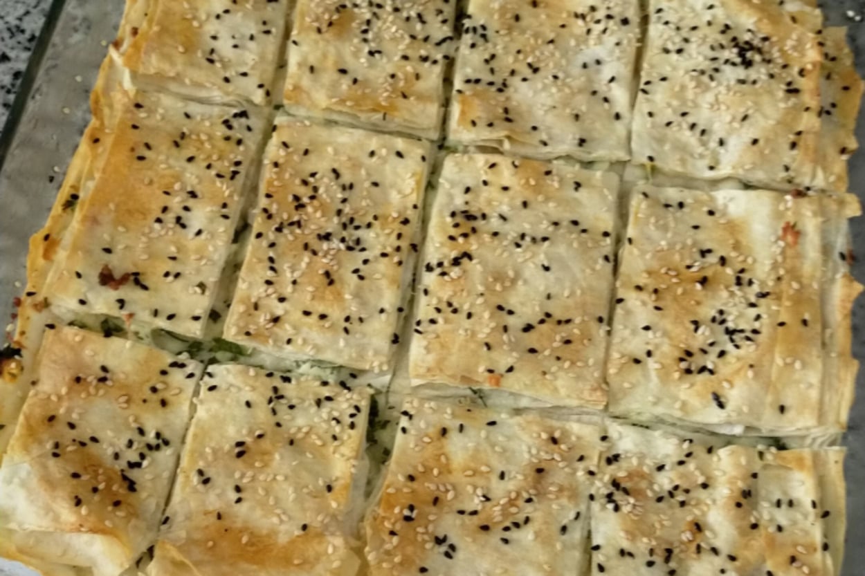 Fırında Pişen: Üç Çeşit Peynirli Börek