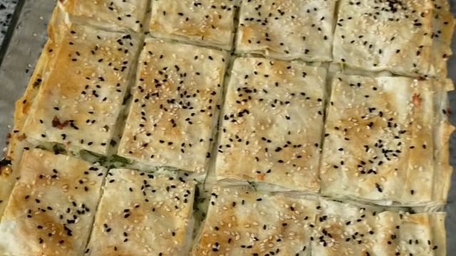 Fırında Pişen: Üç Çeşit Peynirli Börek