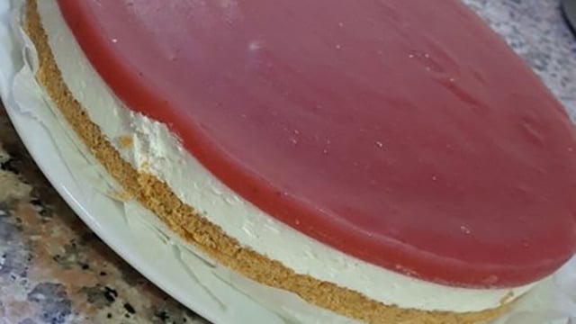 Lezzeti Üst Düzey: Çilekli Labneli Cheesecake