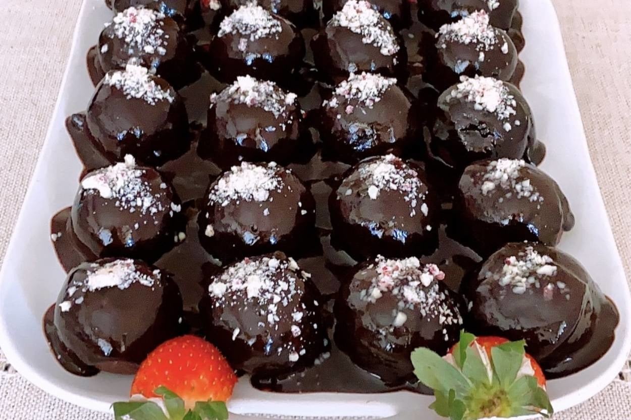 Profiterol Kıskandırır: Çikolata Soslu Toplar