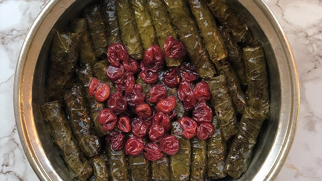 Hem Ekşi Hem Tatlı: Zeytinyağlı Vişneli Yaprak Sarma