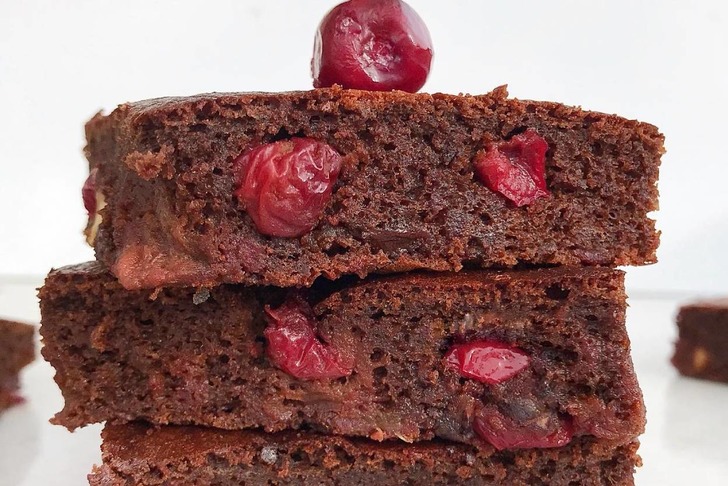 Şekersiz Vişneli Brownie Tarifi