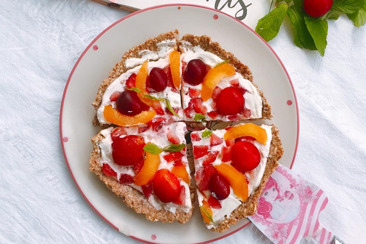 Rafine Şekersiz ve Yaz Meyveli: Yulaflı Hurmalı Pratik Pasta