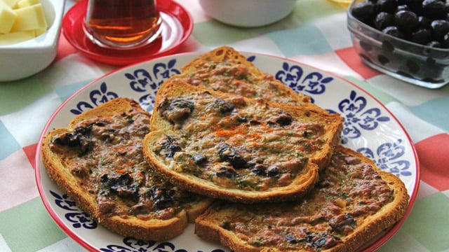 Erken Uyanma Sebebi: Fırında Zeytinli Kızarmış Ekmek