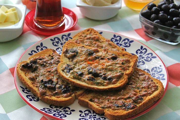 Fırında Zeytinli Kızarmış Ekmek Tarifi