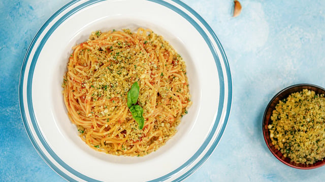 Uyumun Kırmızısı: Köz Biberli ve Kuru Domatesli Spagetti