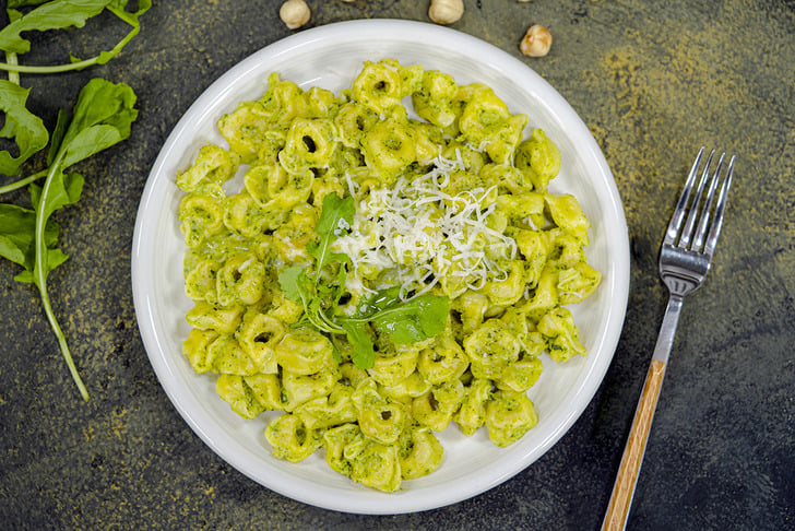 Roka ve Fındık Pestolu Tortellini Tarifi