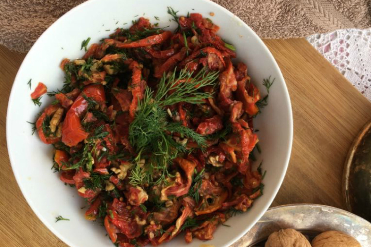 Çok Sevilecek: Kuru Domates Salatası