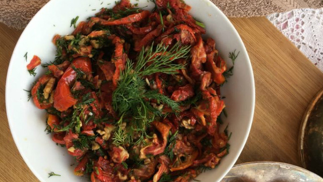 Çok Sevilecek: Kuru Domates Salatası