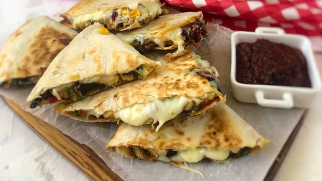Meksika'ya Gidiyoruz: Tavuklu Quesadilla