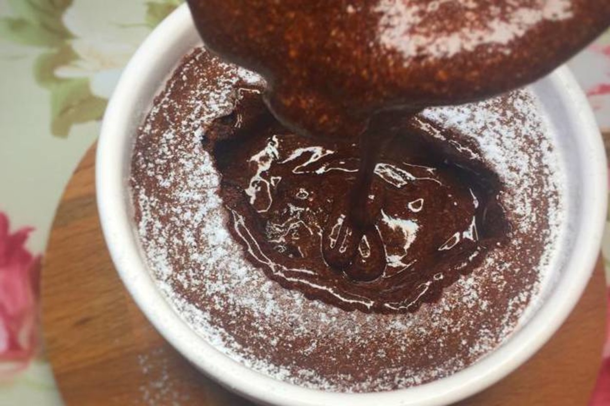 Şelale Gibi: Çikolatası Bol Sufle