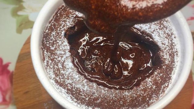Şelale Gibi: Çikolatası Bol Sufle