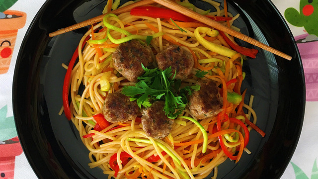 Hepsi Bir Arada Güzel: Sebzeli Köfteli Spagetti