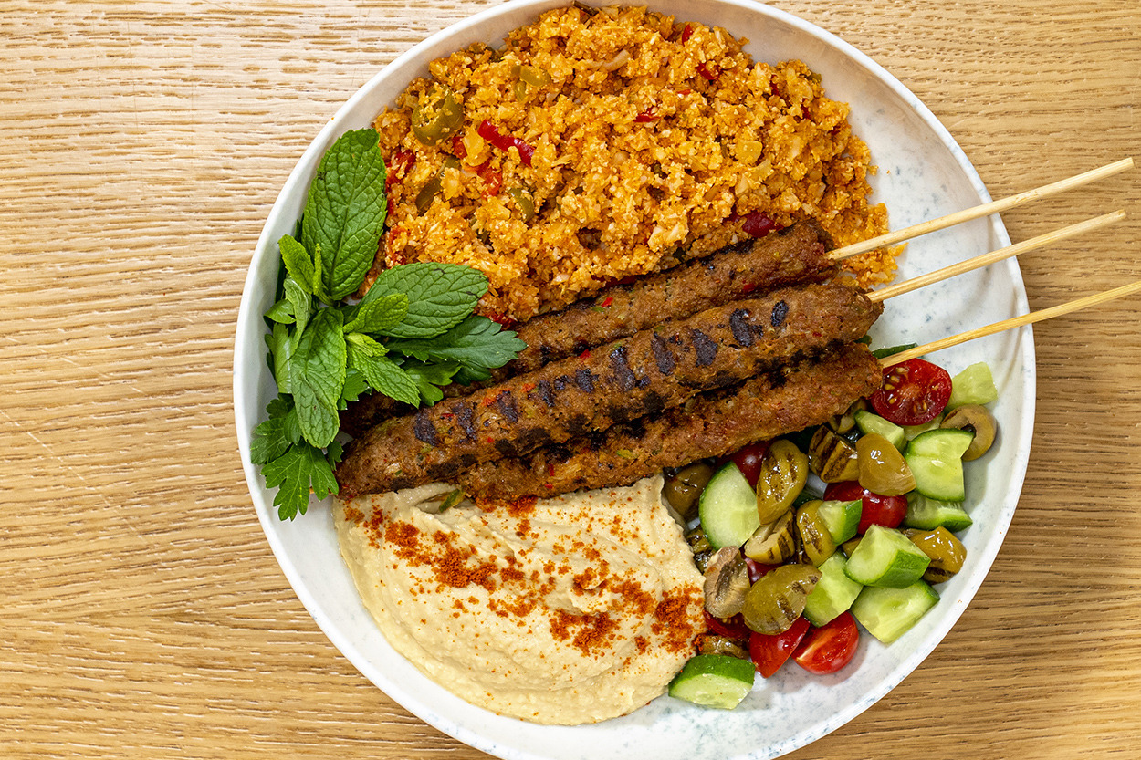 Tek Tabakta Ziyafet: Sebzeli Kebap Bowl