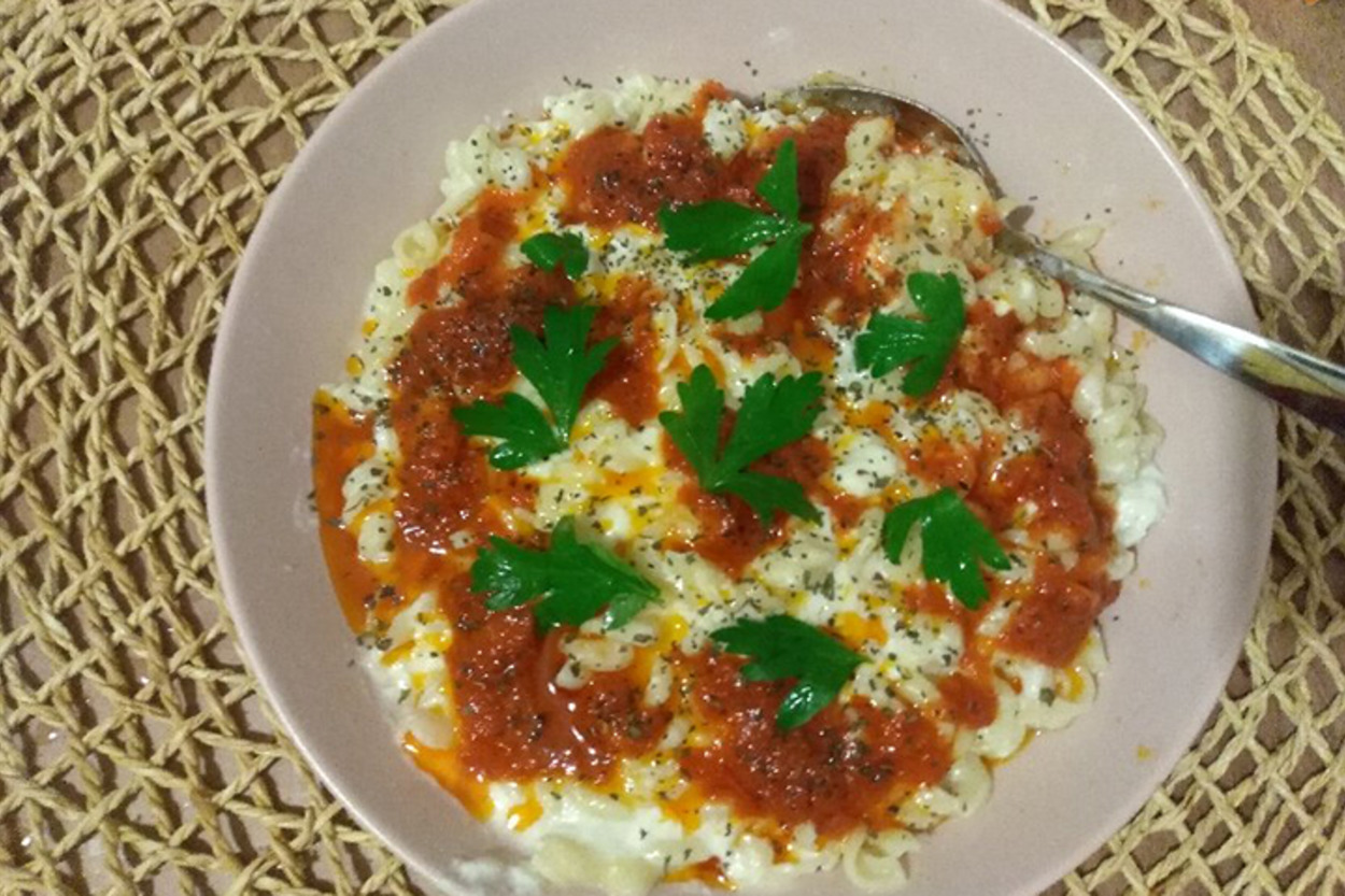 Bitmeyen Aşk: Fesleğenli Yoğurtlu Makarna