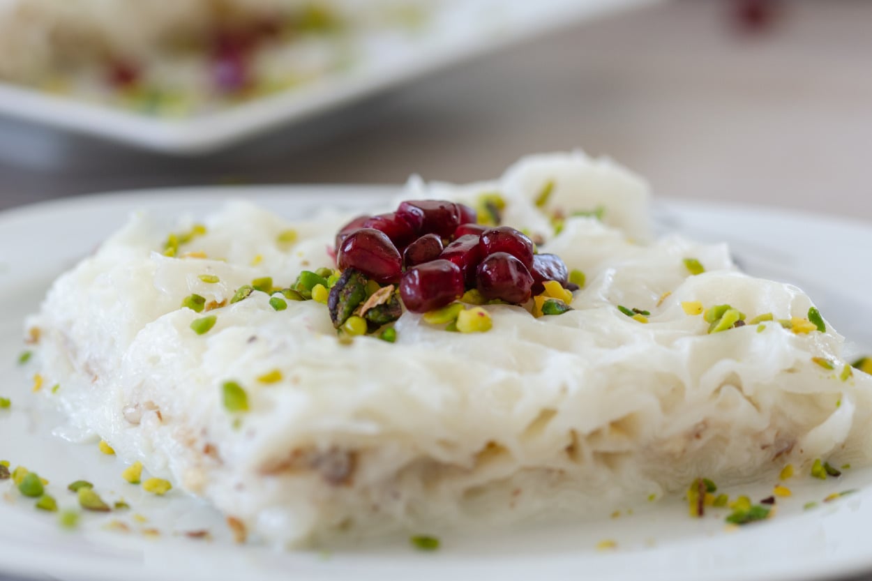 Damak Zevki Meselesi: Güllaca Gül Suyu Konmalı mı, Konmamalı mı?