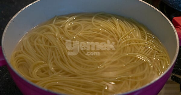 bolonez-soslu-makarna-asama-7