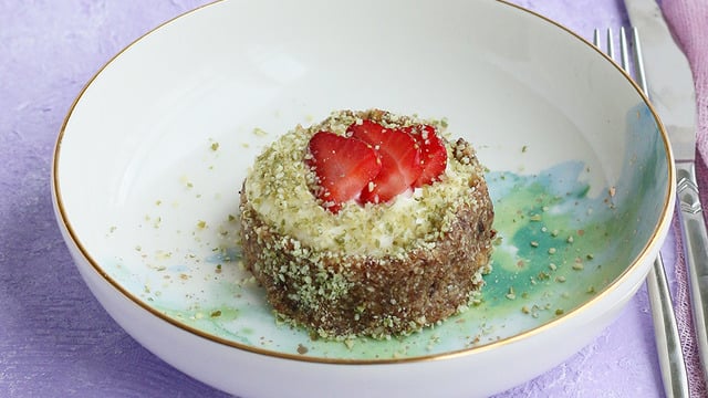Gluten ve Rafine Şeker İçermeyen: Çilekli Pişmeyen Tart
