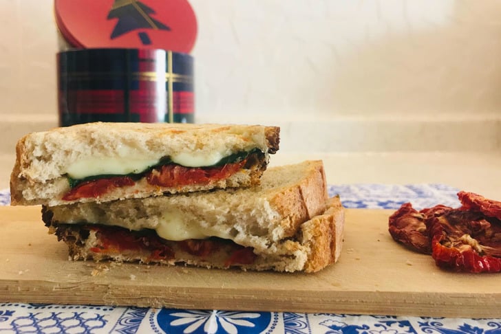 Ispanaklı Kuru Domatesli Tost Tarifi