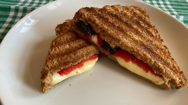 Alışkanlık Yapar: Közlenmiş Biberli Tost
