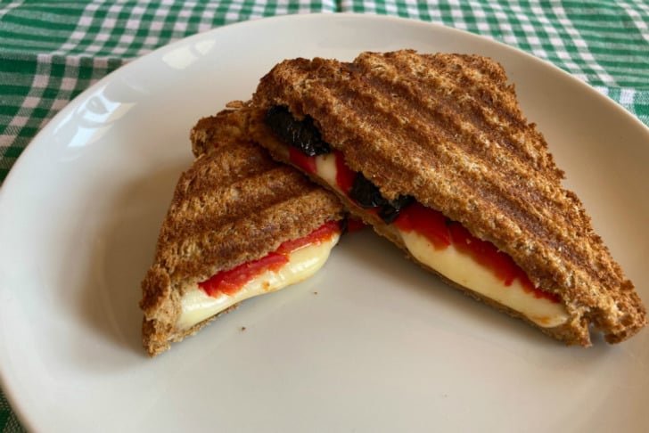Közlenmiş Biberli Tost Tarifi